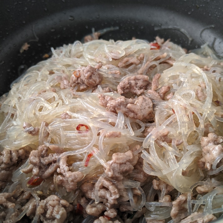 メインにもおかずにもなる 簡単 春雨のピリ辛うま煮 レシピ 作り方 By 管理栄養士ママ 楽天レシピ メインにもおかずにもなる 簡単 春雨のピリ辛うま煮 レシピ 作り方 By 管理栄養士ママ 楽天レシピ